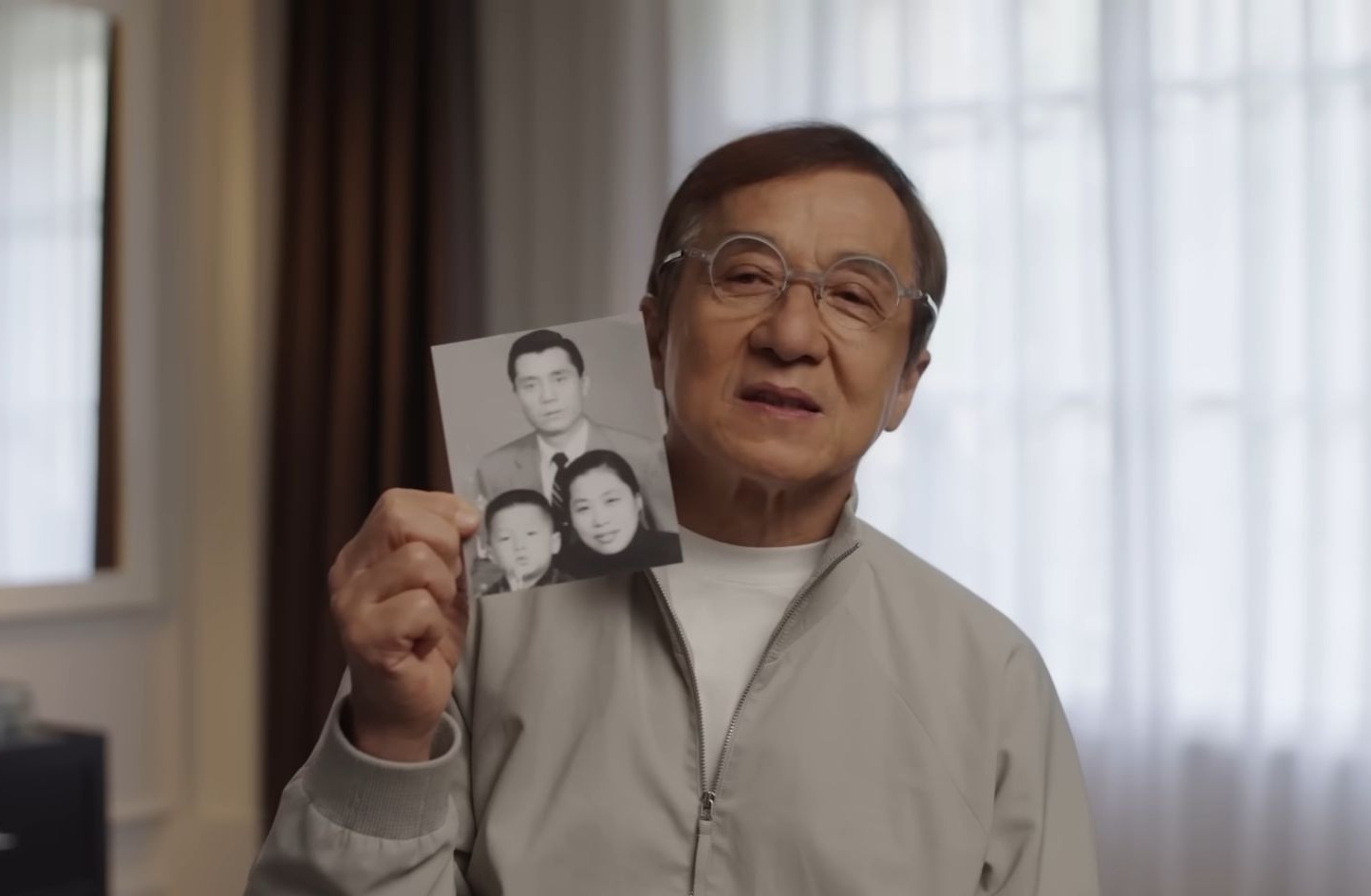 Джекі Чан показав свого батька-красеня: він був шпигуном (фото)